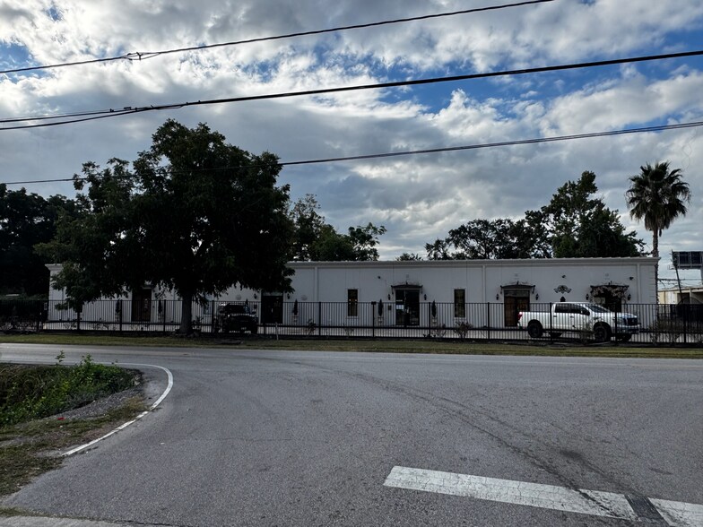 More Photos Of 257-263 W Rittenhouse St, Houston Warehouse For Sale