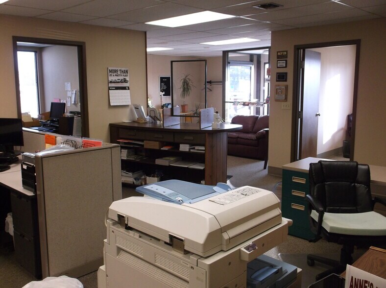 More Photos Of 1465 S Washburn St, Oshkosh Industrial For Sale