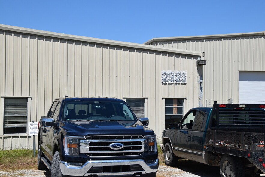 More Photos Of 2921 E 290 Rd, Grove Manufacturing For Lease