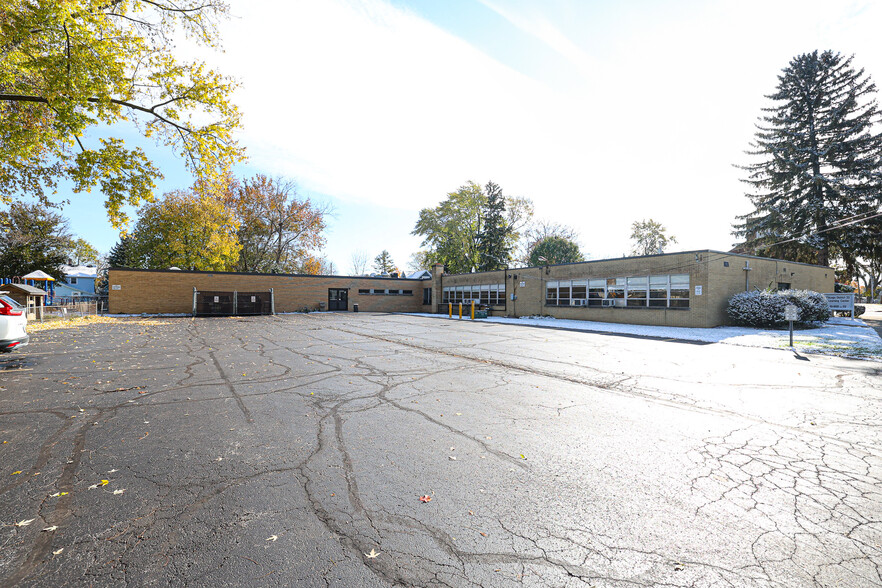 Primary Photo Of 331 George St, West Chicago Schools For Lease