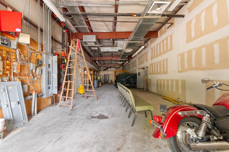 More Photos Of 480 Nelson Blvd, Kingstree Department Store For Sale