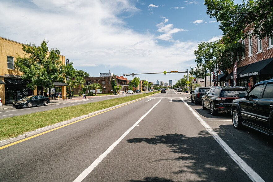 More Photos Of 1720-1728 N Main St, Jacksonville Storefront For Lease
