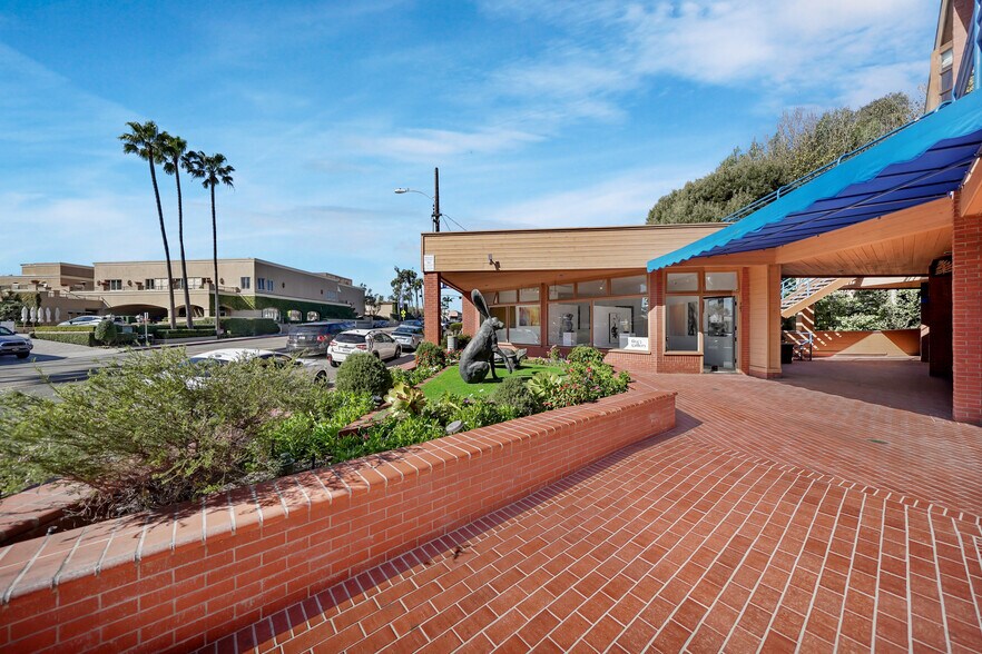 More Photos Of 1540 S Coast Hwy, Laguna Beach Office For Lease