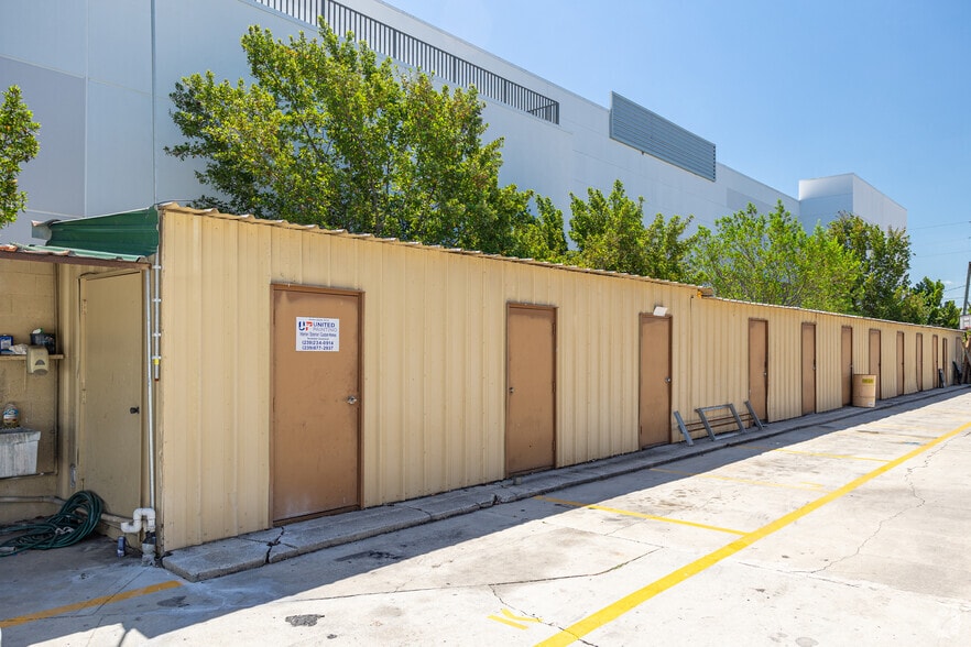 More Photos Of 3047 Terrace Ave, Naples Warehouse For Lease
