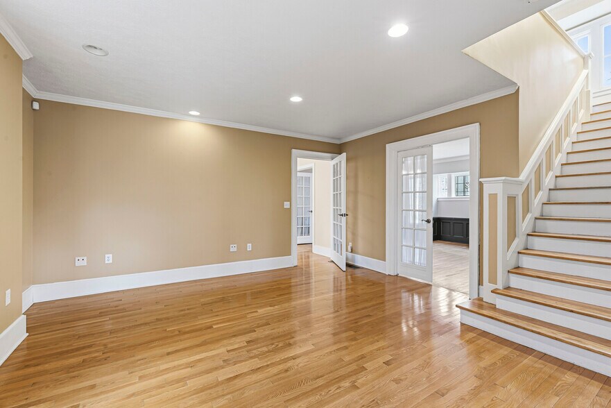 More Photos Of 527 W Colfax Ave, South Bend Office For Sale