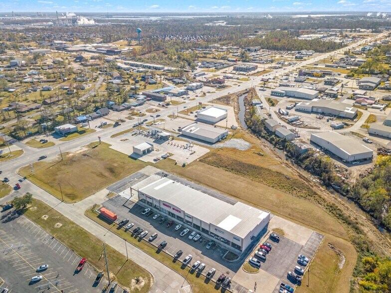 More Photos Of 329 N Cities Service Hwy, Sulphur General Retail For Lease