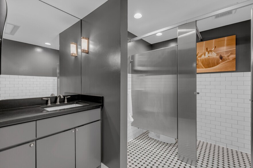 More Photos Of 601 Bessemer Ave, Llano Restaurant For Sale