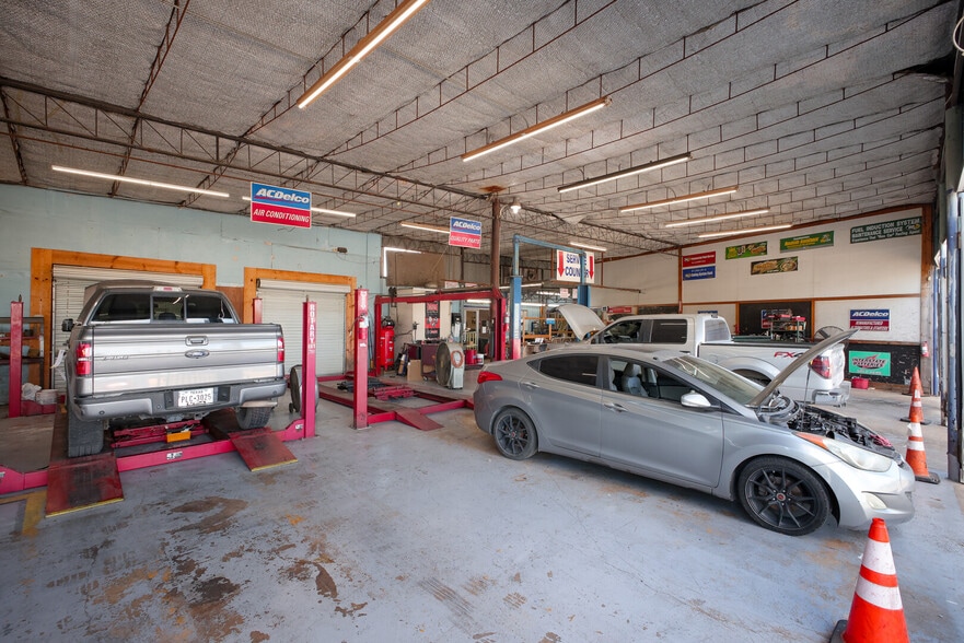 More Photos Of 5220 Interstate Highway 35 S, San Antonio Industrial For Sale