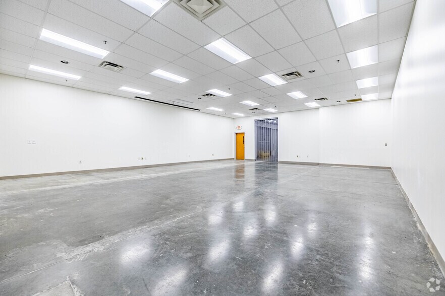 More Photos Of 1405 Worldwide Blvd, Hebron Warehouse For Lease