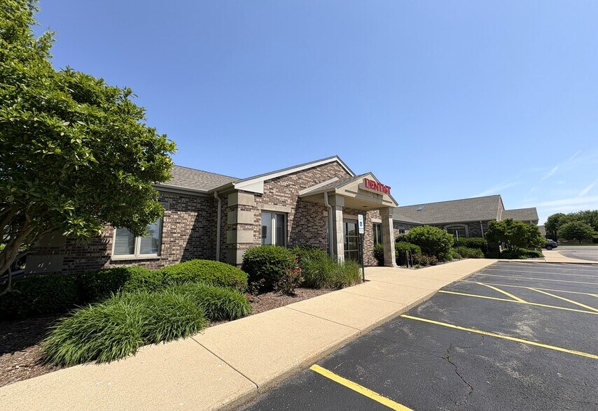 More Photos Of 1 E County Line Rd, Sandwich Medical For Lease
