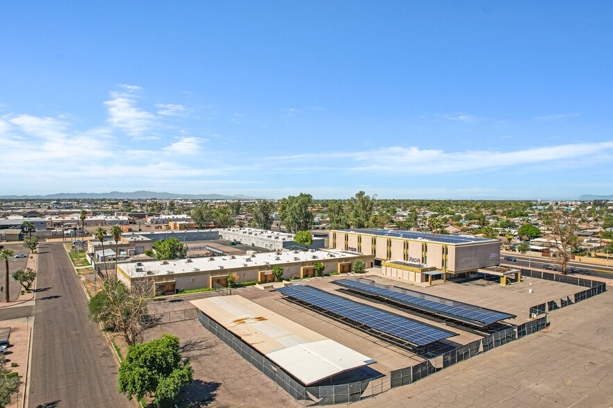 More Photos Of 3001 W Indian School Rd, Phoenix Office For Sale