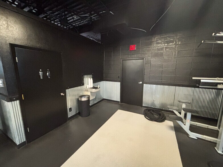 More Photos Of 2053 S Waverly Ave, Springfield Office For Sale