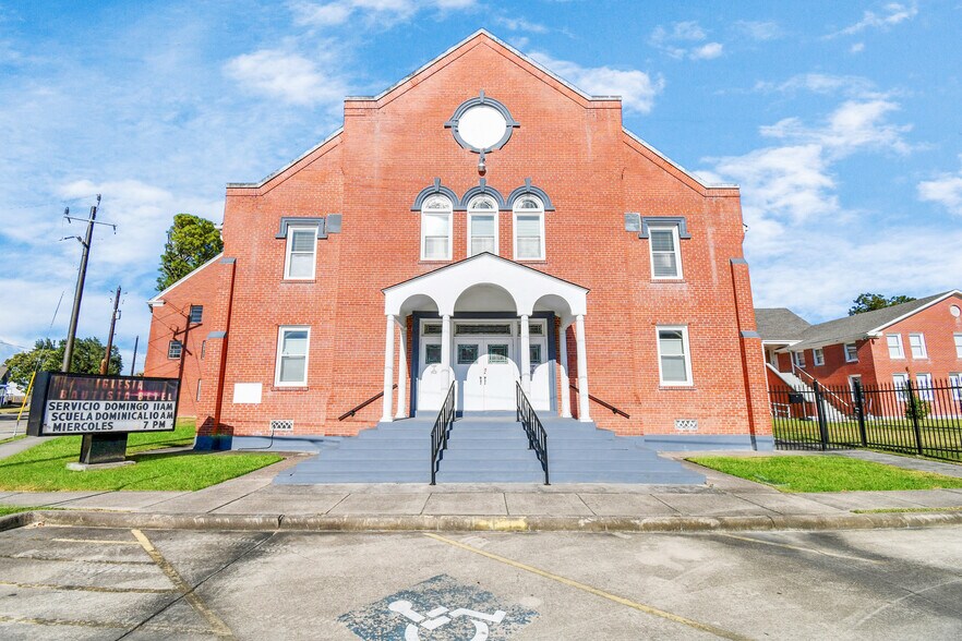 More Photos Of 2728 Kentucky St, Baytown Religious Facility For Sale