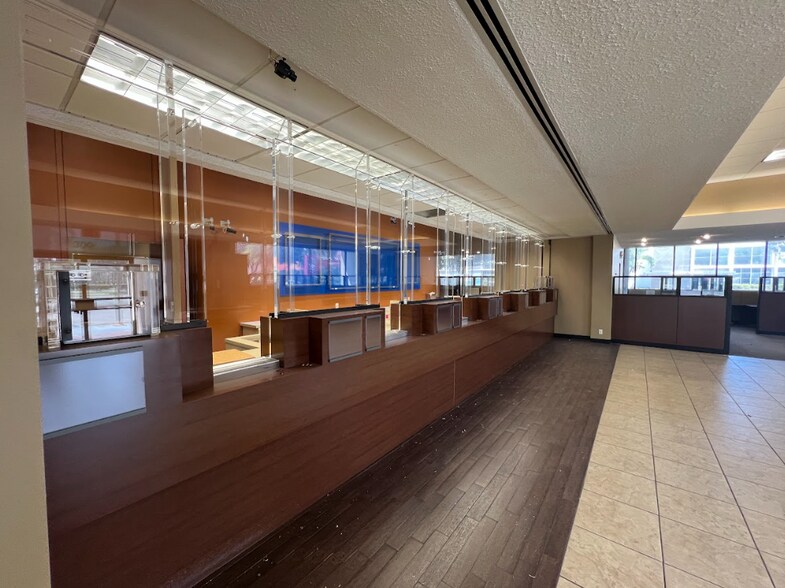 More Photos Of 300 E Dania Beach Blvd, Dania Bank For Lease