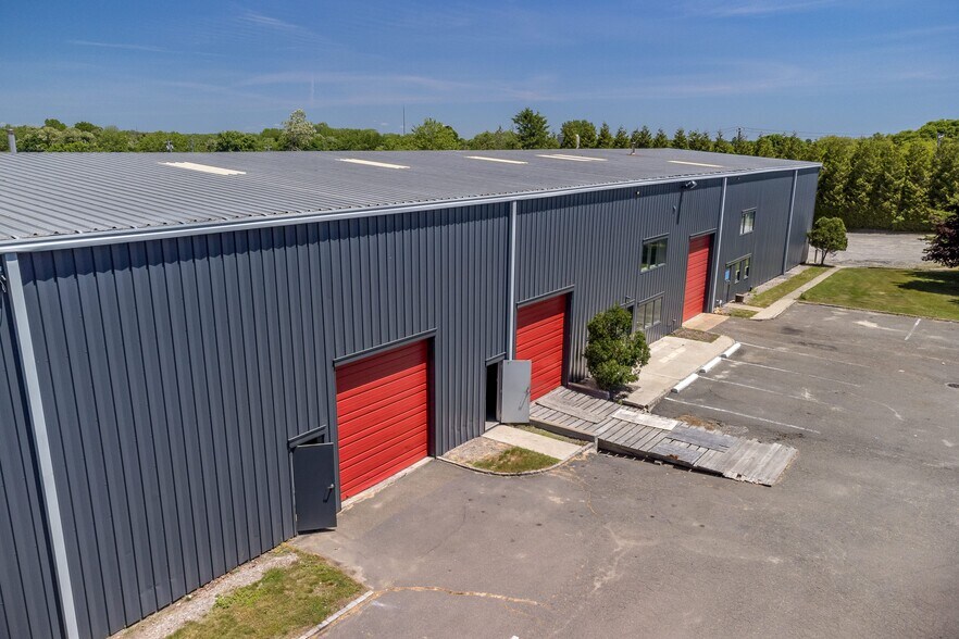 More Photos Of 1 Mariner Dr, Southampton Warehouse For Lease