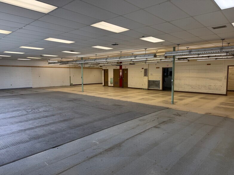 More Photos Of 5920 SE Hames Rd, Belleview Freestanding For Lease