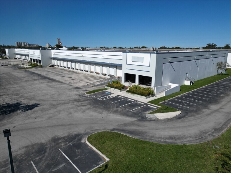 Primary Photo Of 9851 Nw 106th St, Medley Warehouse For Lease