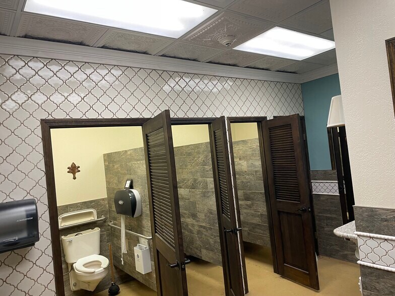 More Photos Of 52 Nestle Dr, Fulton Lodge Meeting Hall For Sale