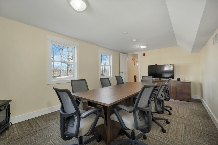 More Photos Of 252 Daniel Webster Hwy, Meredith Office For Sale