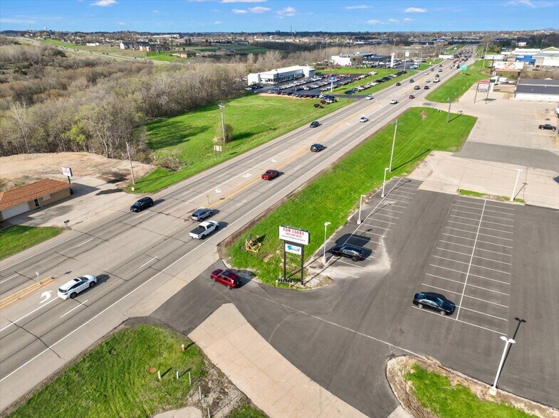 More Photos Of 4478-4488 Dodge St, Dubuque General Retail For Sale