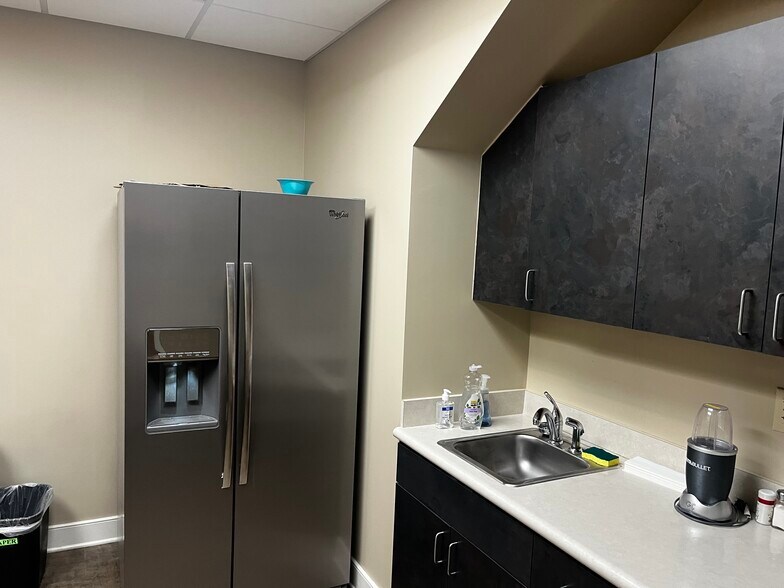 More Photos Of 5 Kitchen Pl, Asheville Office For Lease