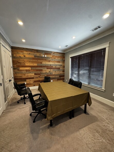 More Photos Of 115 Park Place Ct, Waxahachie Office For Lease