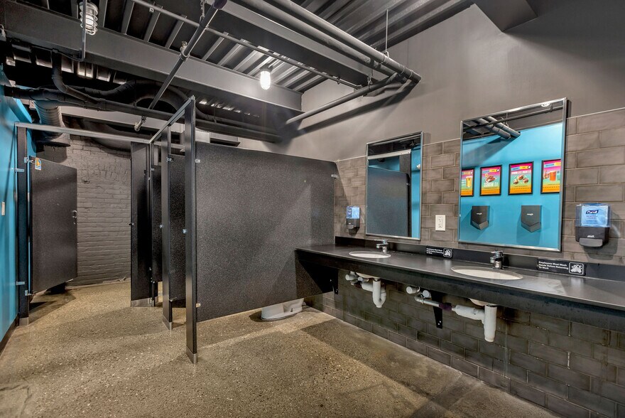 More Photos Of 316-320 Reading Rd, Cincinnati General Retail For Lease