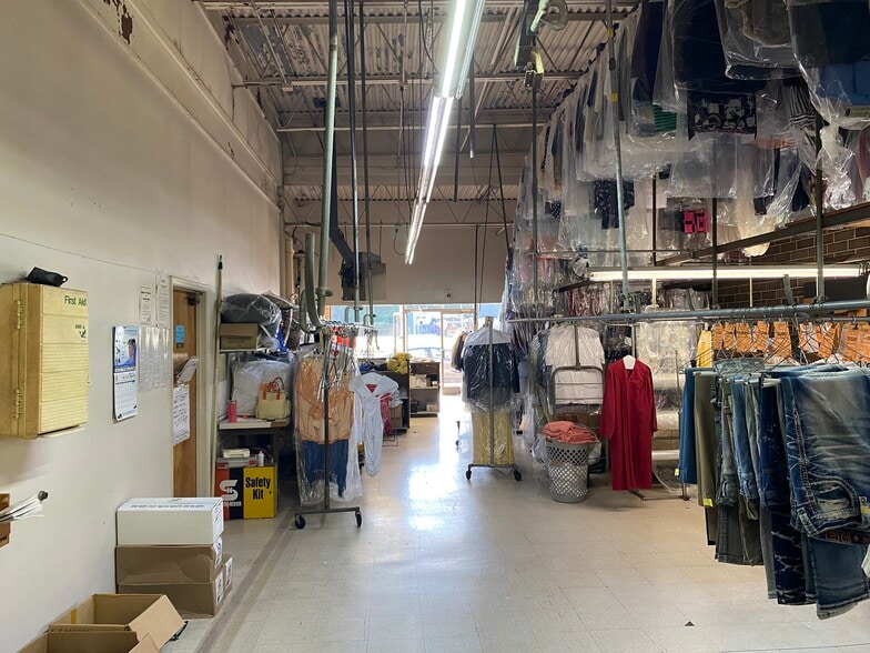 More Photos Of 1225 Montlieu Ave, High Point General Retail For Sale