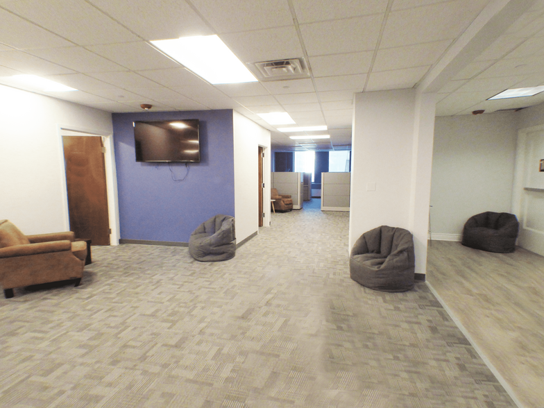 More Photos Of 105 W Madison St, Chicago Office Residential For Lease