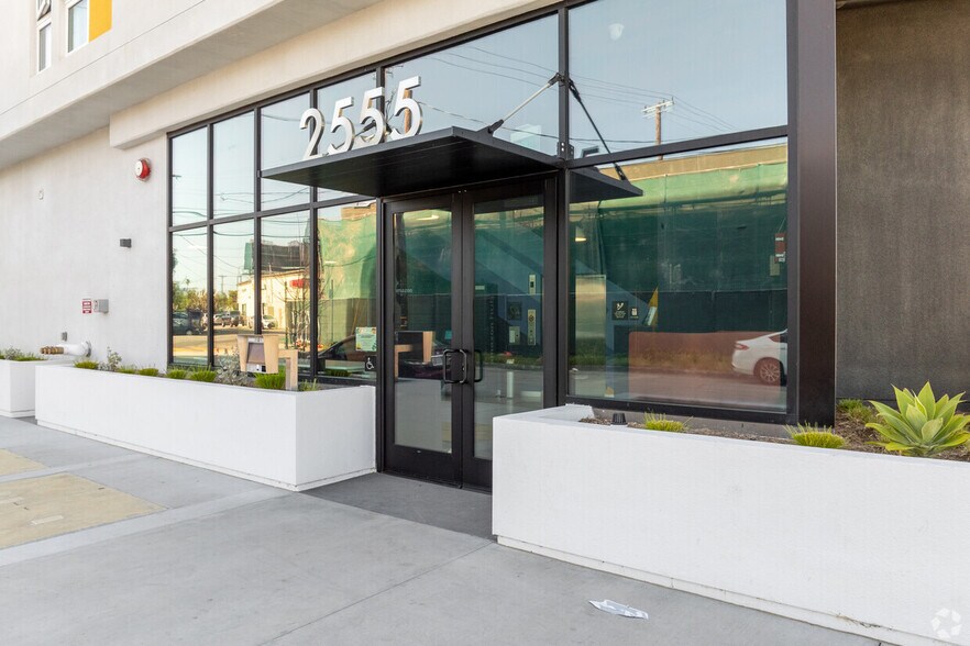 More Photos Of 5103 W Adams Blvd, Los Angeles Apartments For Lease