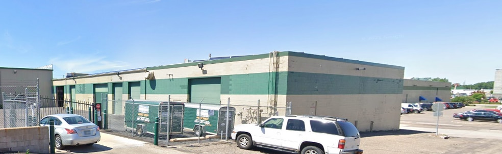 More Photos Of 615 Montgomery St, Saint Paul Self Storage For Lease