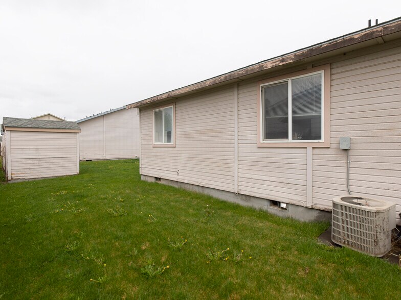 More Photos Of 1163-1165 NW Dogwood Cir, Mountain Home Specialty For Sale