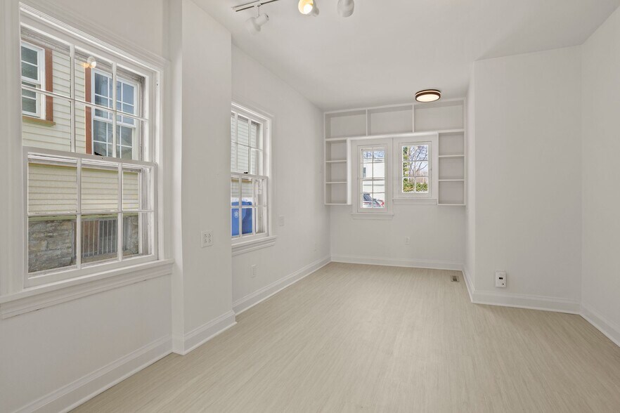 More Photos Of 206 Park Ave, Rochester Office Residential For Lease