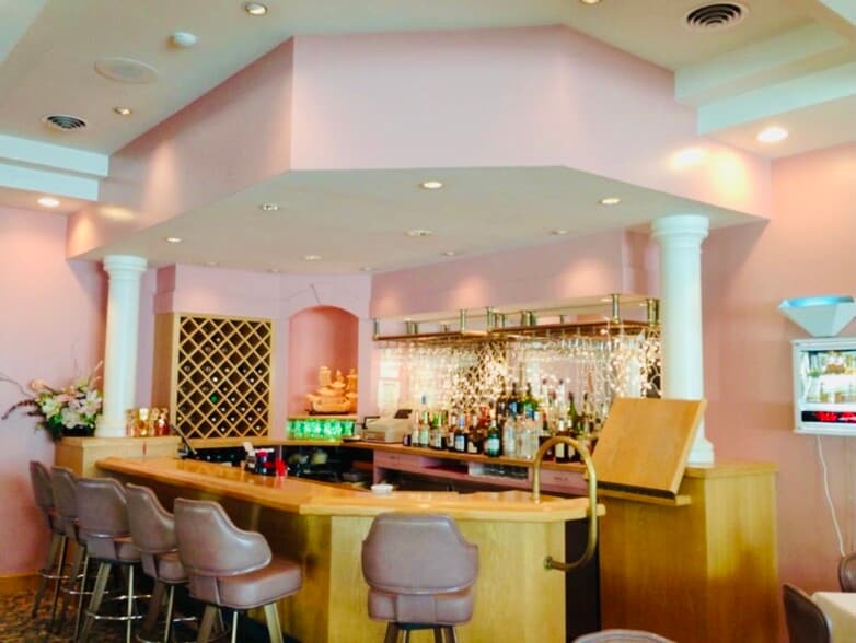 More Photos Of 494 Manor Plz, Pacifica Restaurant For Lease