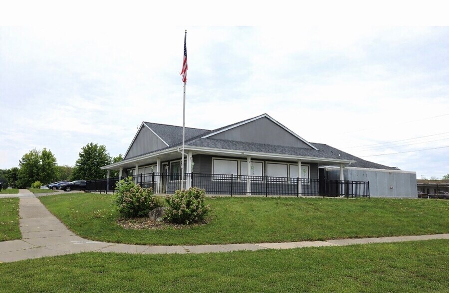 Primary Photo Of 2235 N Clairemont Ave, Eau Claire Freestanding For Sale