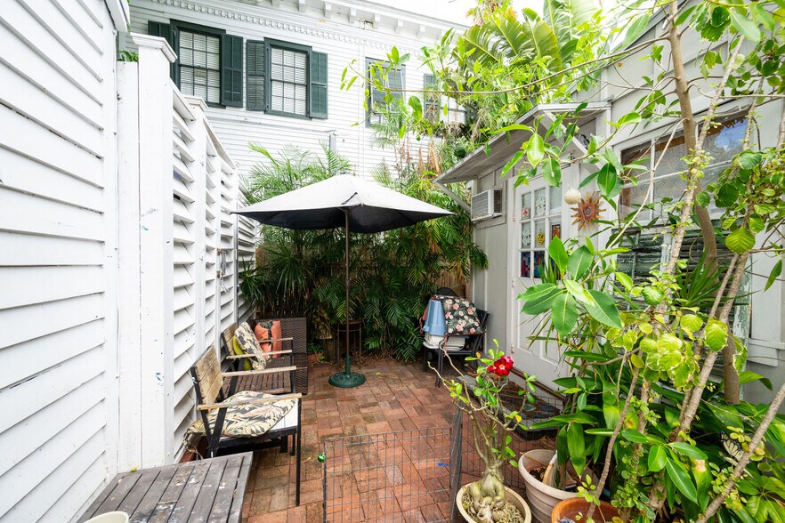 More Photos Of 830 Fleming St, Key West General Retail For Lease