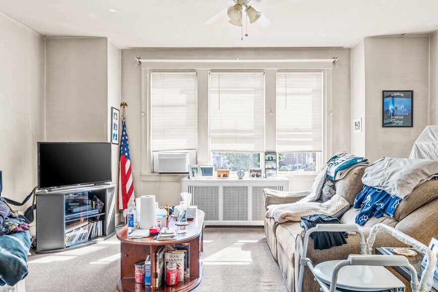 More Photos Of 694 Pont Reading Rd, Ardmore Storefront Retail Residential For Sale