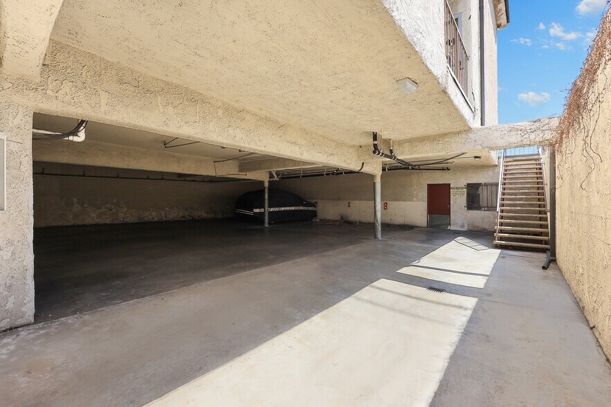 More Photos Of 332 Riverdale Dr, Glendale Apartments For Sale