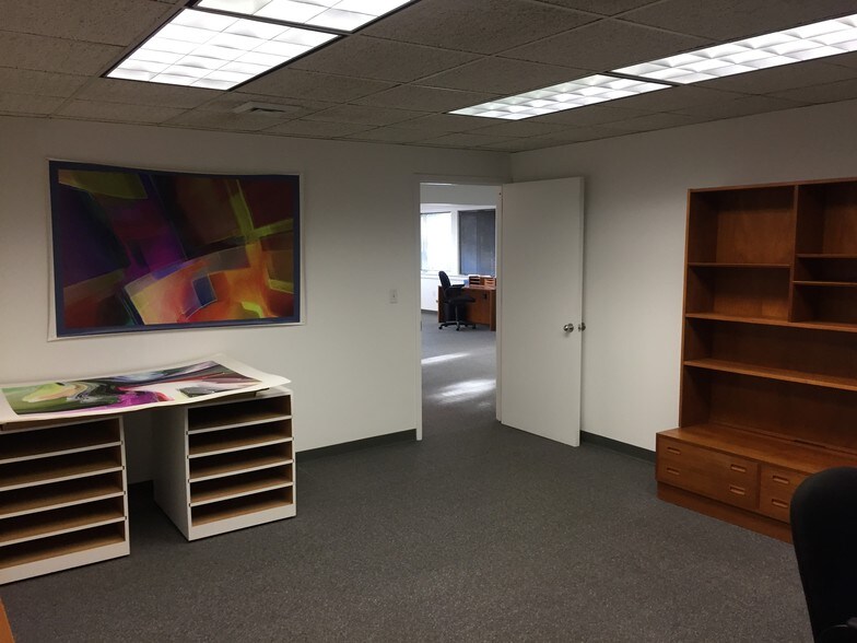 More Photos Of 5397 Twin Knolls Rd, Columbia Office Residential For Sale