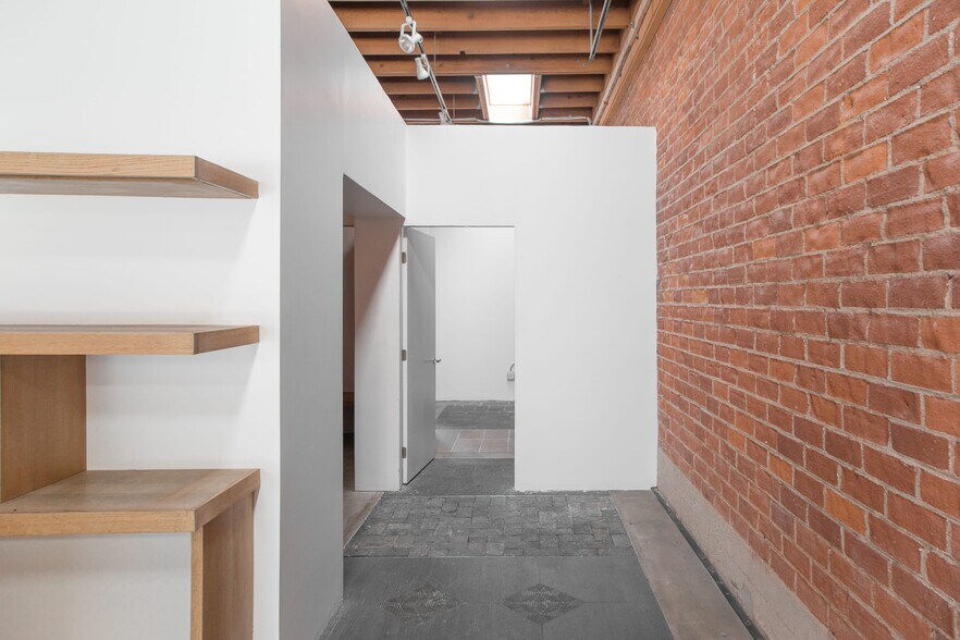 More Photos Of 8483 Melrose Ave, West Hollywood Storefront For Lease