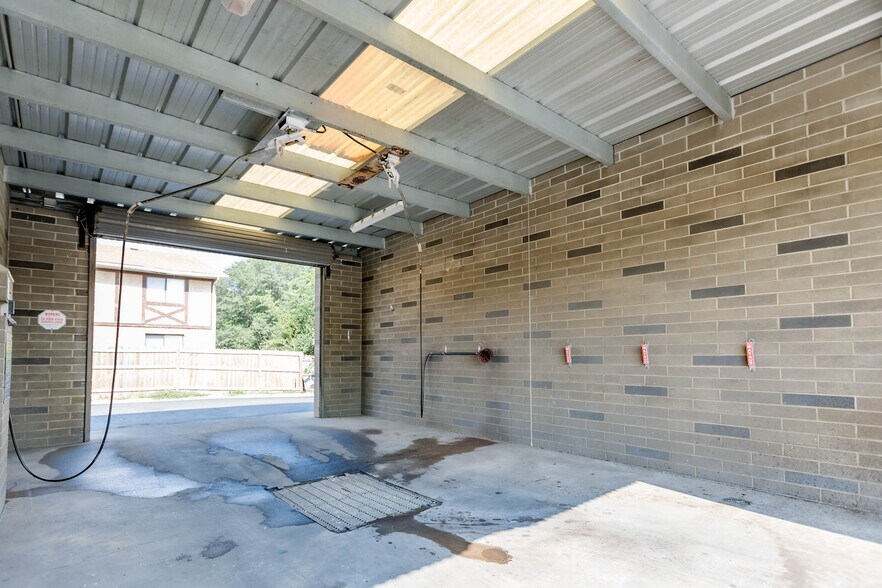 More Photos Of 410 Sherman St, Belleville Carwash For Sale