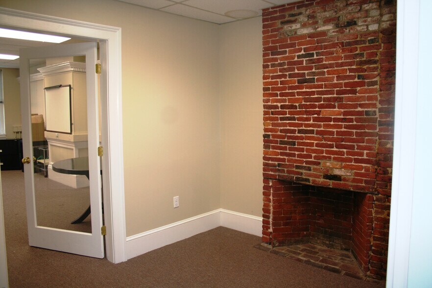 More Photos Of 10-14 State St, Newburyport Office For Lease