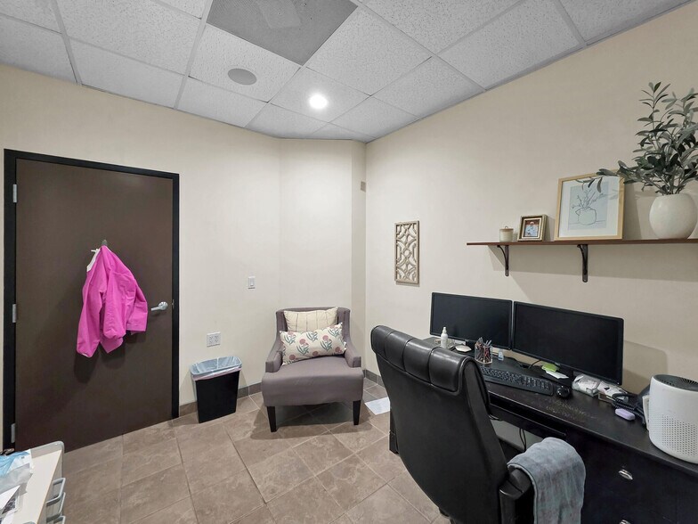 More Photos Of 6429 Fairmont Pky, Pasadena Office For Sale