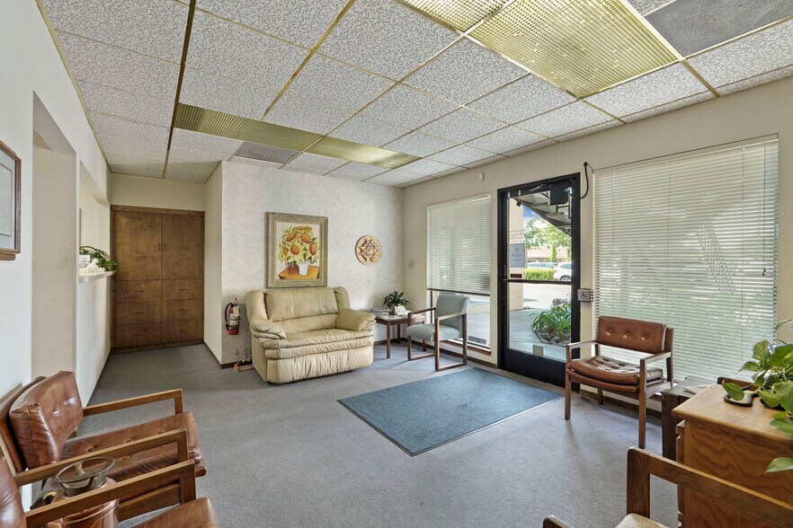 More Photos Of 1820 W Kettleman Ln, Lodi Office For Sale