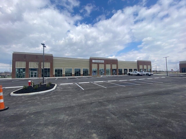 Primary Photo Of 5775 N Hamilton Rd, Columbus Storefront For Lease
