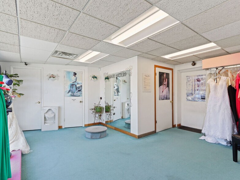 More Photos Of 205 Lexington St, Waltham General Retail For Lease