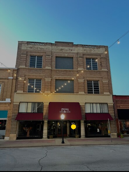Primary Photo Of 410 W Chickasha Ave, Chickasha Storefront For Sale