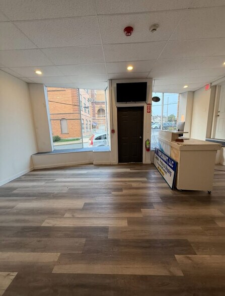 More Photos Of 105 Blackstone Ave, Pawtucket Storefront For Lease