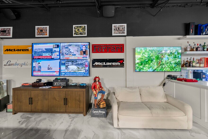 More Photos Of 1111 N 34th St, Tampa Self Storage For Sale