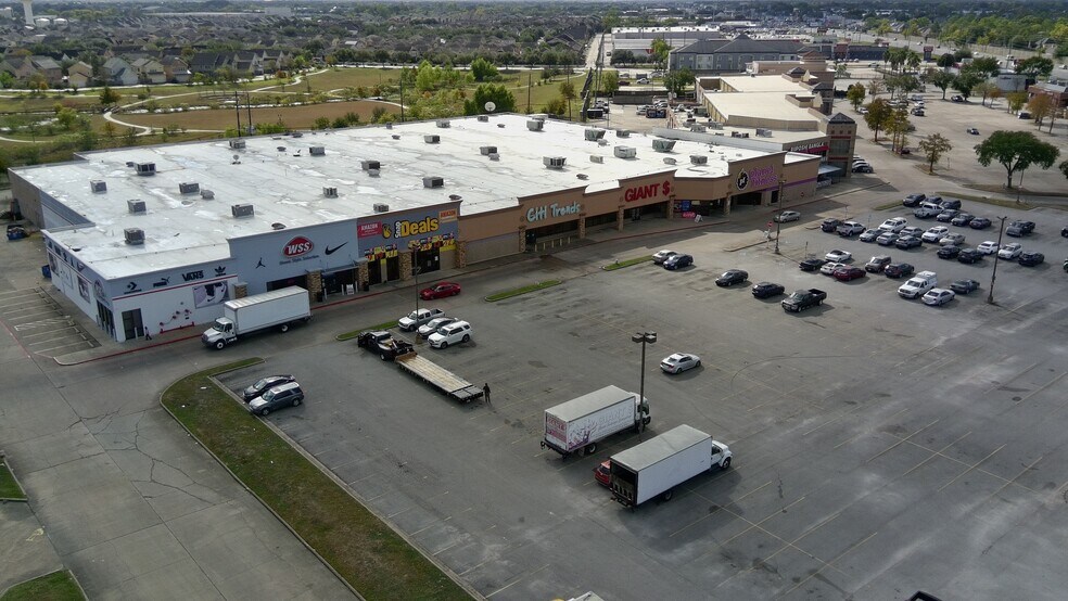 More Photos Of 6921-7053 Highway 6 S, Houston Unknown For Lease